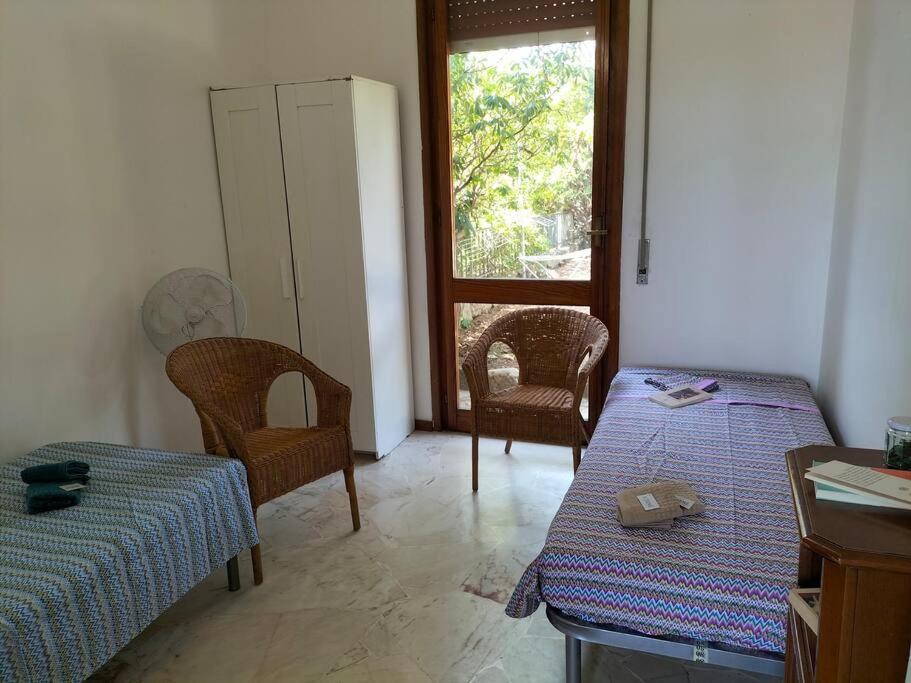 Casa Con Giardino: Варацце Экстерьер фото