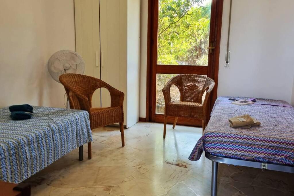 Casa Con Giardino: Варацце Экстерьер фото
