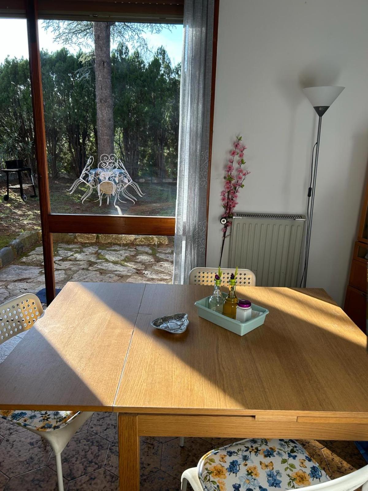 Casa Con Giardino: Варацце Экстерьер фото